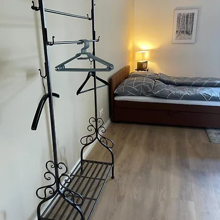 Appartement Radlerzimmer Mit Duschbad Und Minikueche In Neu Gaarz, Mitten In Der