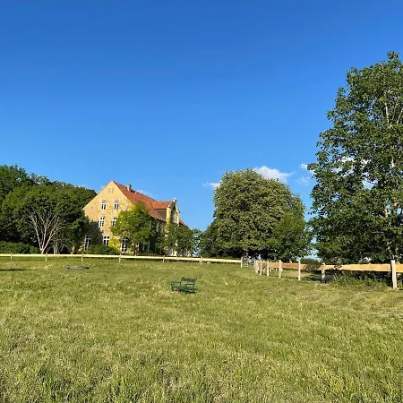 Appartement Radlerzimmer Mit Duschbad Und Minikueche In Neu Gaarz, Mitten In Der